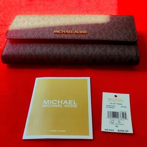 MICHAEL KORS TRAVEL SET TRIFOLD WALLET, BROWN, SIGNATURE LOGO, SNAP FRONT